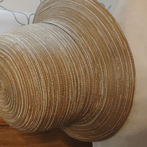 Gorgeous Isotoner & August Bucket Hats - Picture 7 of 8